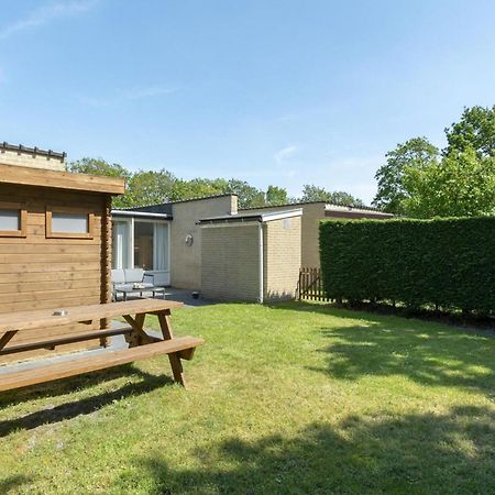 Contemporary Bungalow With Garden Sint Maartensvlotbrug Екстер'єр фото