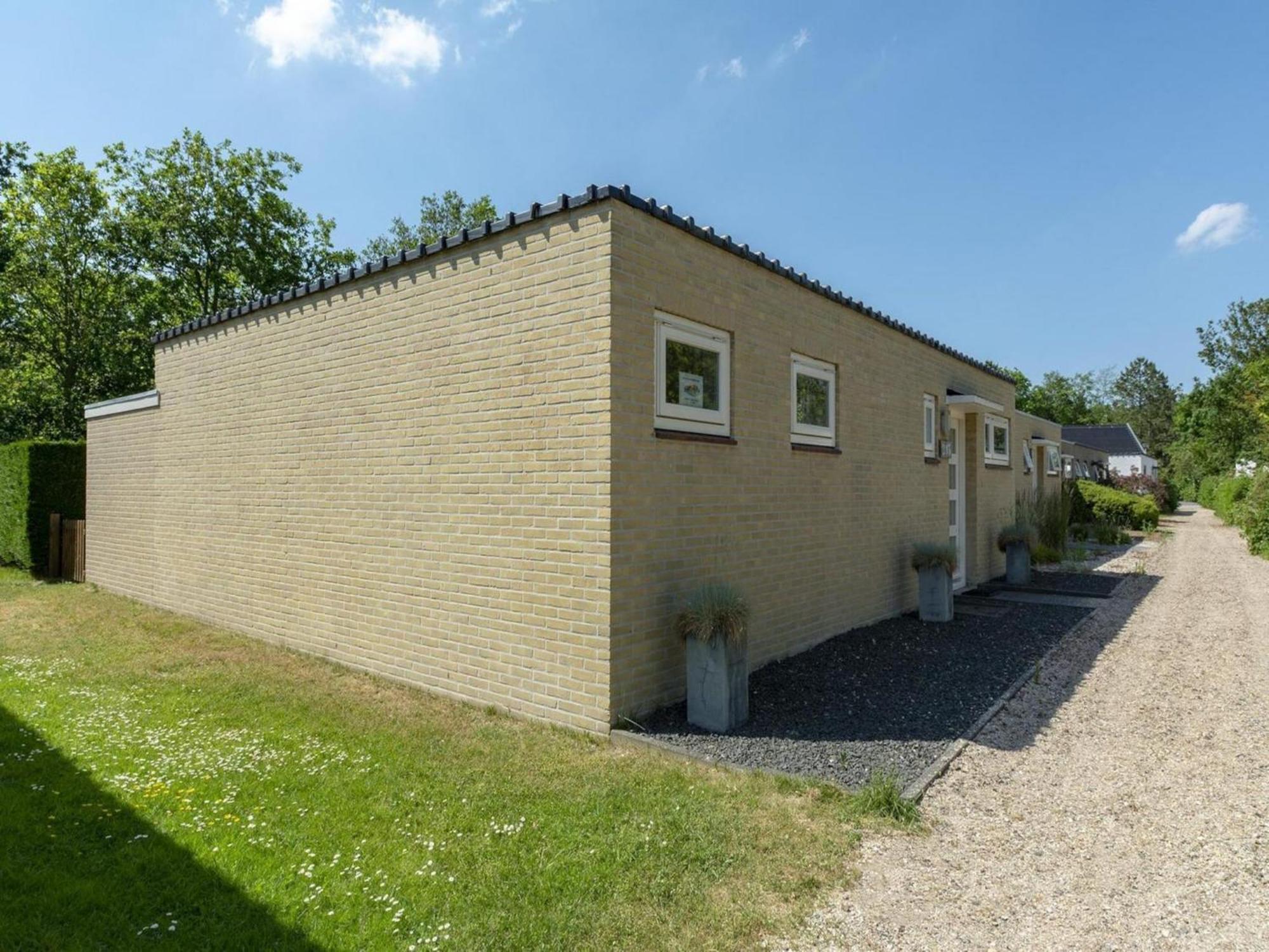 Contemporary Bungalow With Garden Sint Maartensvlotbrug Екстер'єр фото